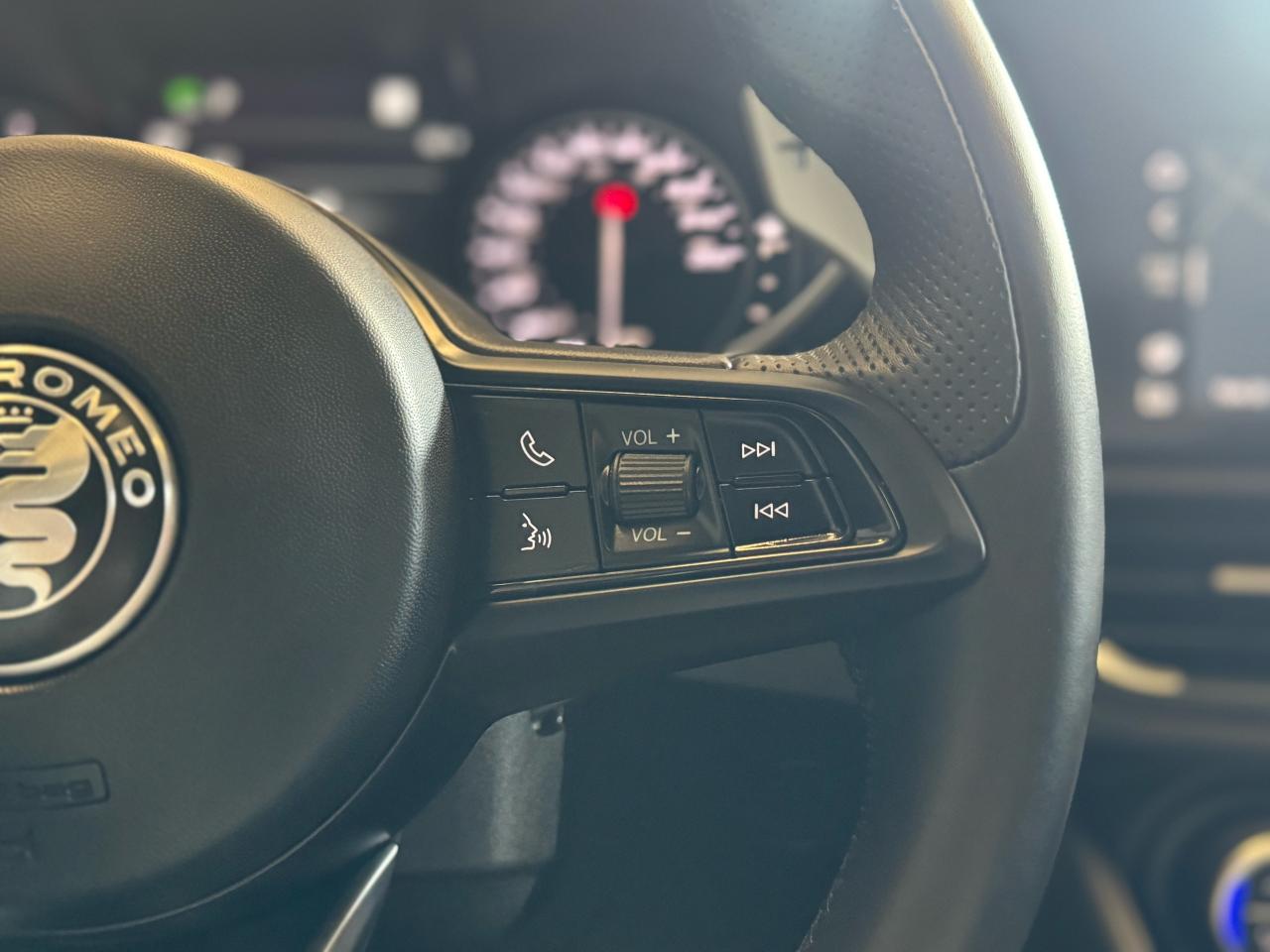 2021 Alfa Romeo Giulia TI SPORT|NAV|BSM|LKA|FCW|HK SOUND|PANO ROOF| - Photo #13