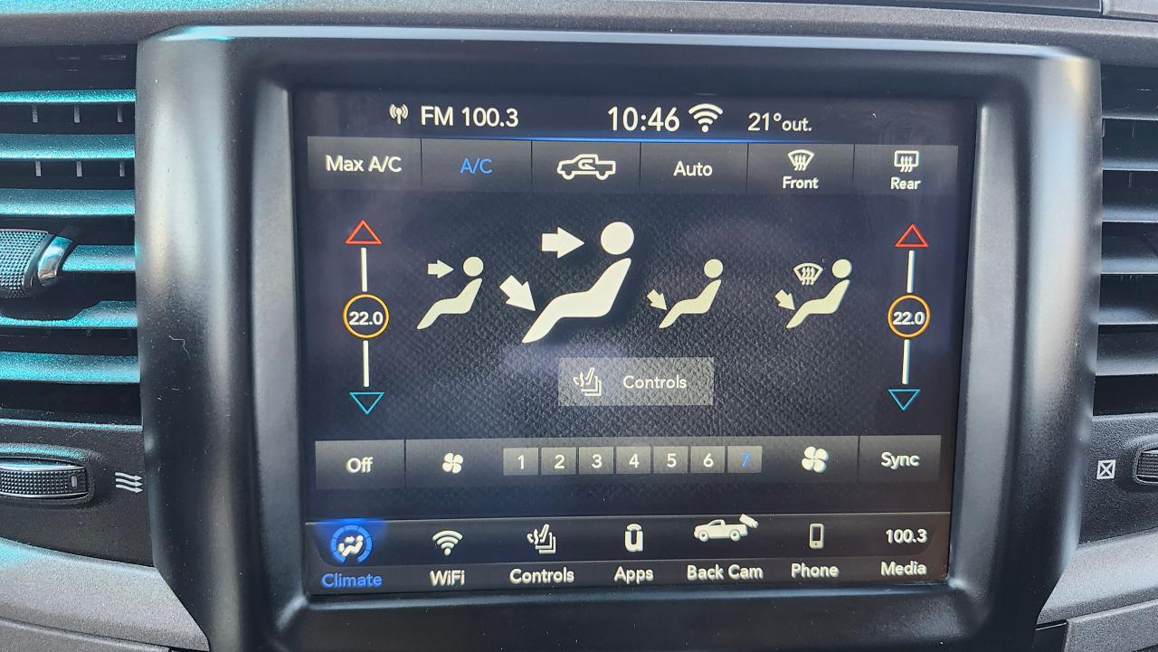 2020 RAM 1500 Classic Express 4x4, Crewcab BU Cam, Htd seats/steer - Photo #13
