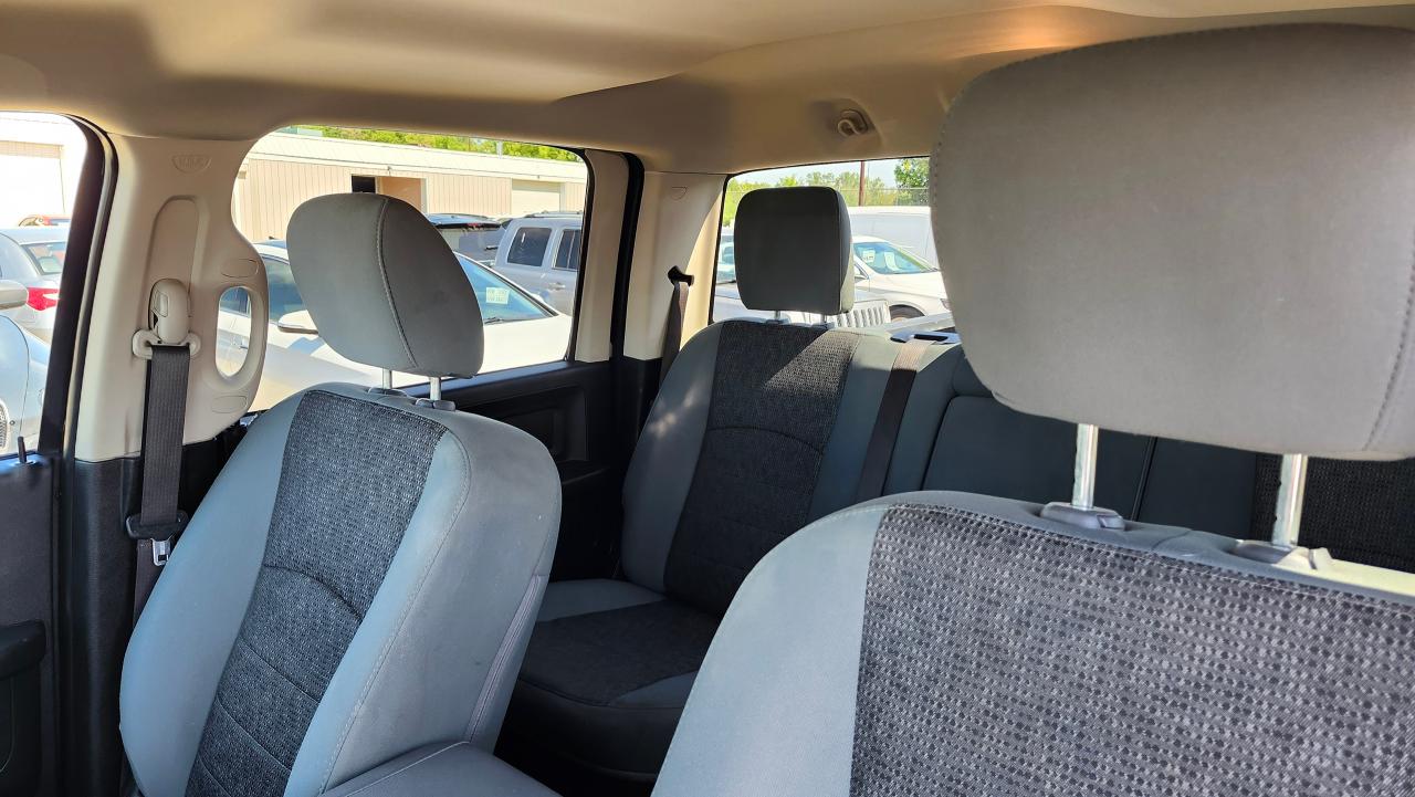 2020 RAM 1500 Classic Express 4x4, Crewcab BU Cam, Htd seats/steer - Photo #21