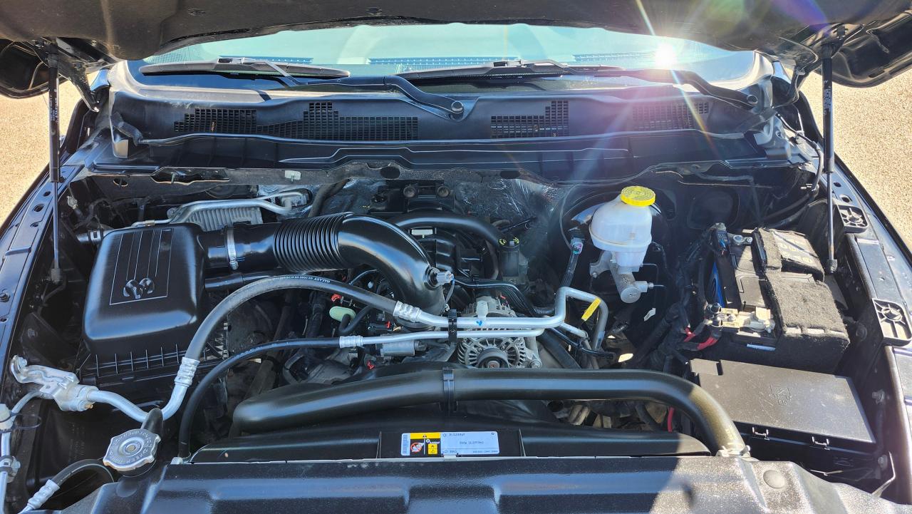 2020 RAM 1500 Classic Express 4x4, Crewcab BU Cam, Htd seats/steer - Photo #7