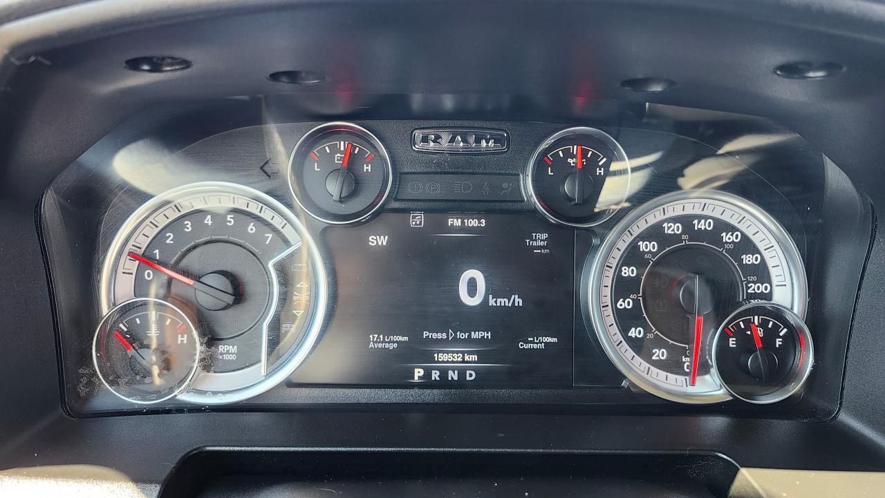 2020 RAM 1500 Classic Express 4x4, Crewcab BU Cam, Htd seats/steer - Photo #11