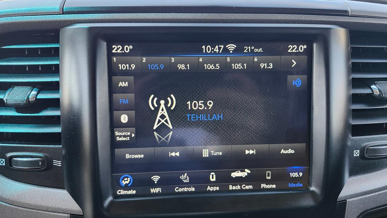 2020 RAM 1500 Classic Express 4x4, Crewcab BU Cam, Htd seats/steer - Photo #17