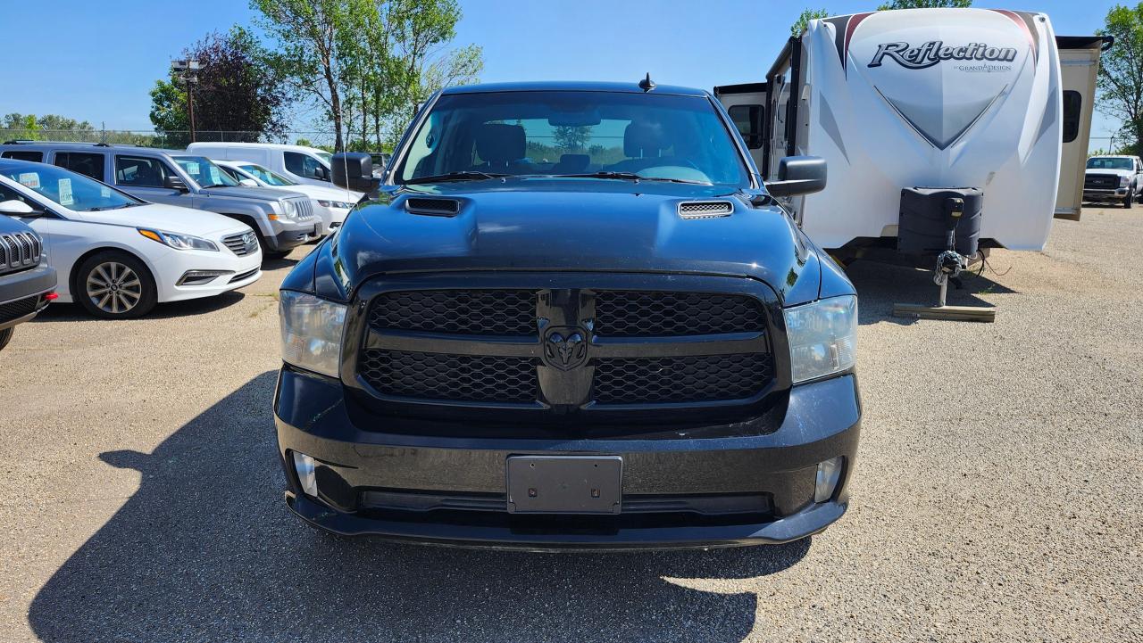 2020 RAM 1500 Classic Express 4x4, Crewcab BU Cam, Htd seats/steer - Photo #2