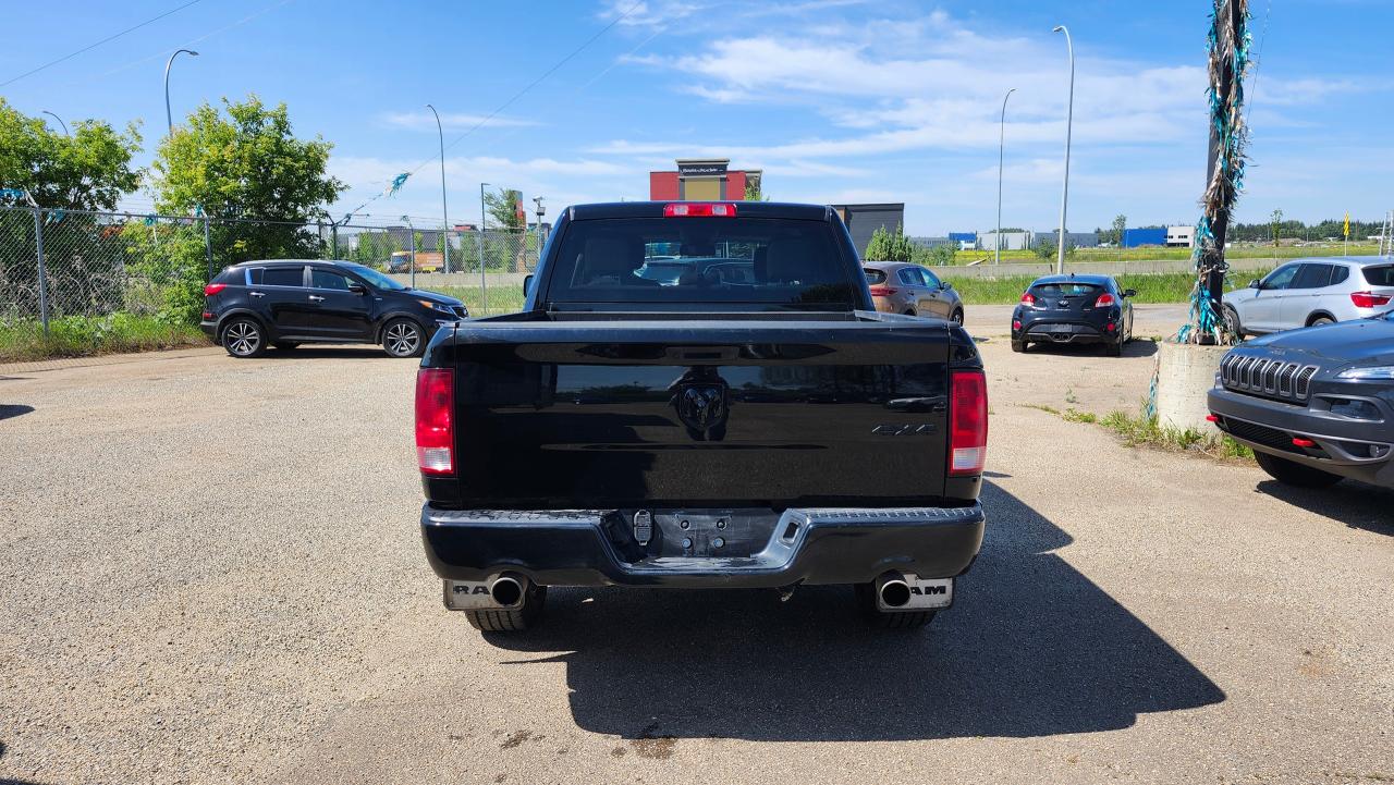 2020 RAM 1500 Classic Express 4x4, Crewcab BU Cam, Htd seats/steer - Photo #5