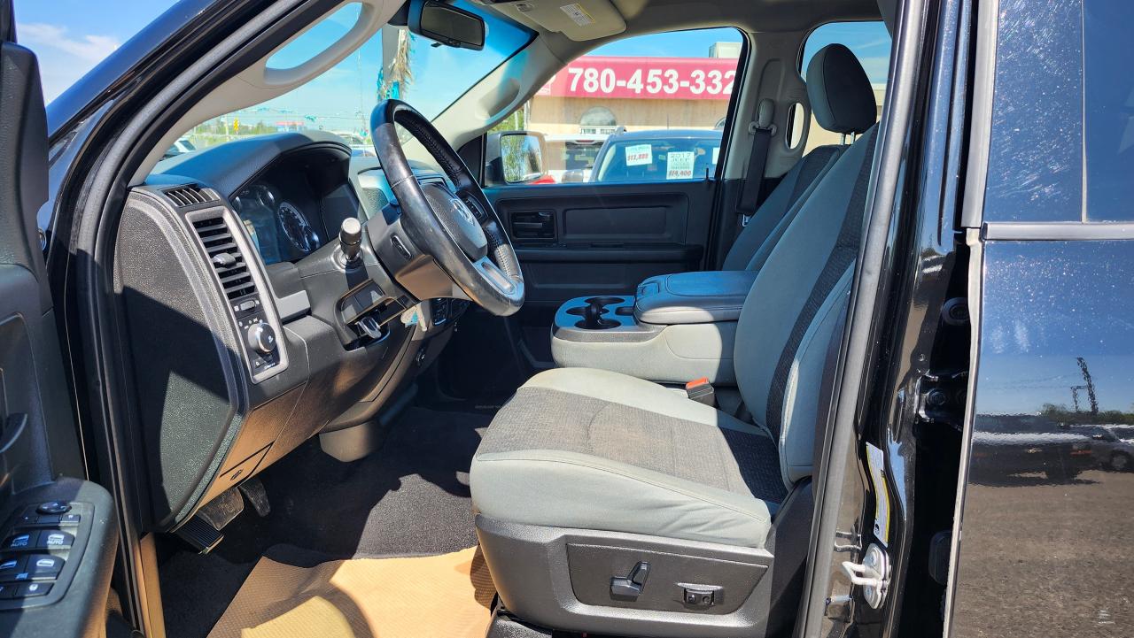 2020 RAM 1500 Classic Express 4x4, Crewcab BU Cam, Htd seats/steer - Photo #9
