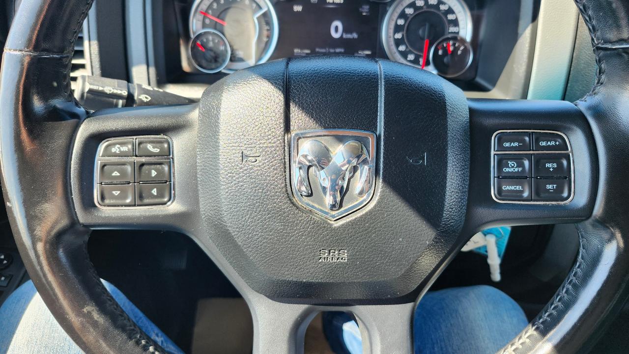 2020 RAM 1500 Classic Express 4x4, Crewcab BU Cam, Htd seats/steer - Photo #12