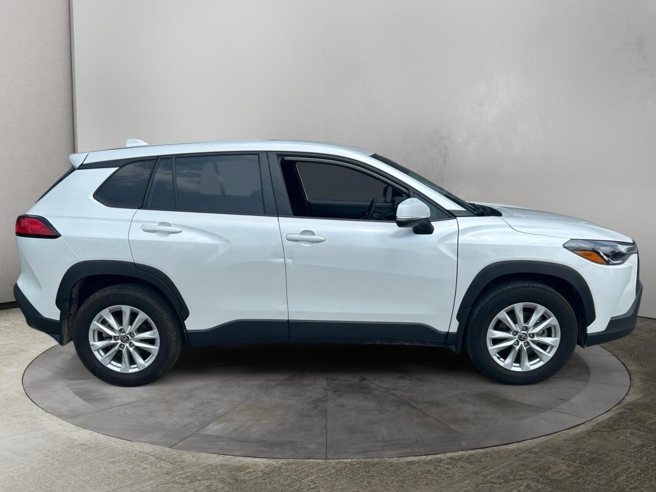 2023 Toyota Corolla Cross LE Photo