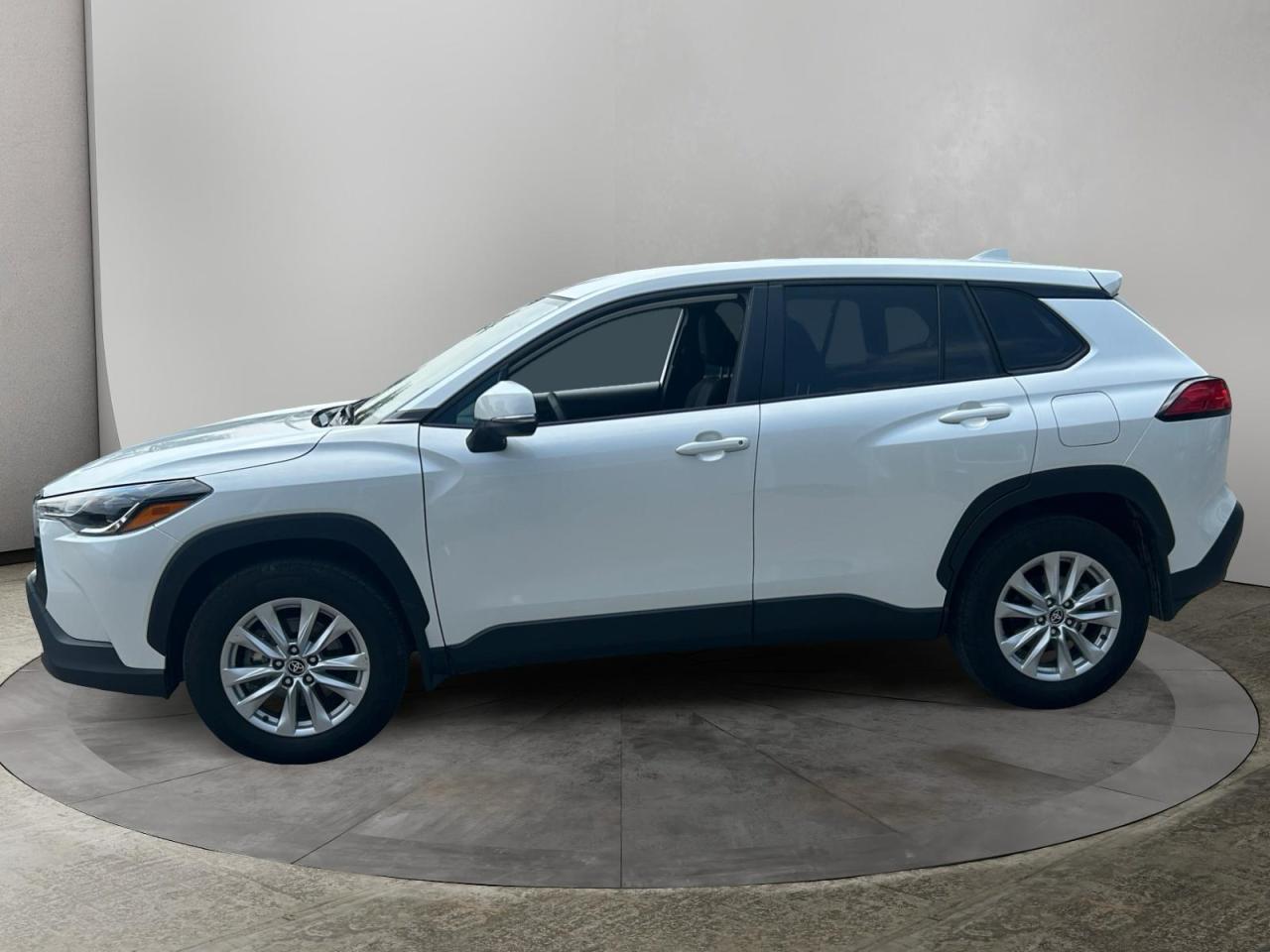 2023 Toyota Corolla Cross LE Photo