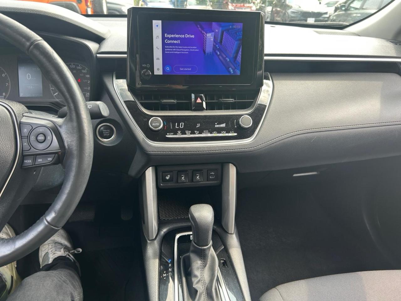 2023 Toyota Corolla Cross LE Photo