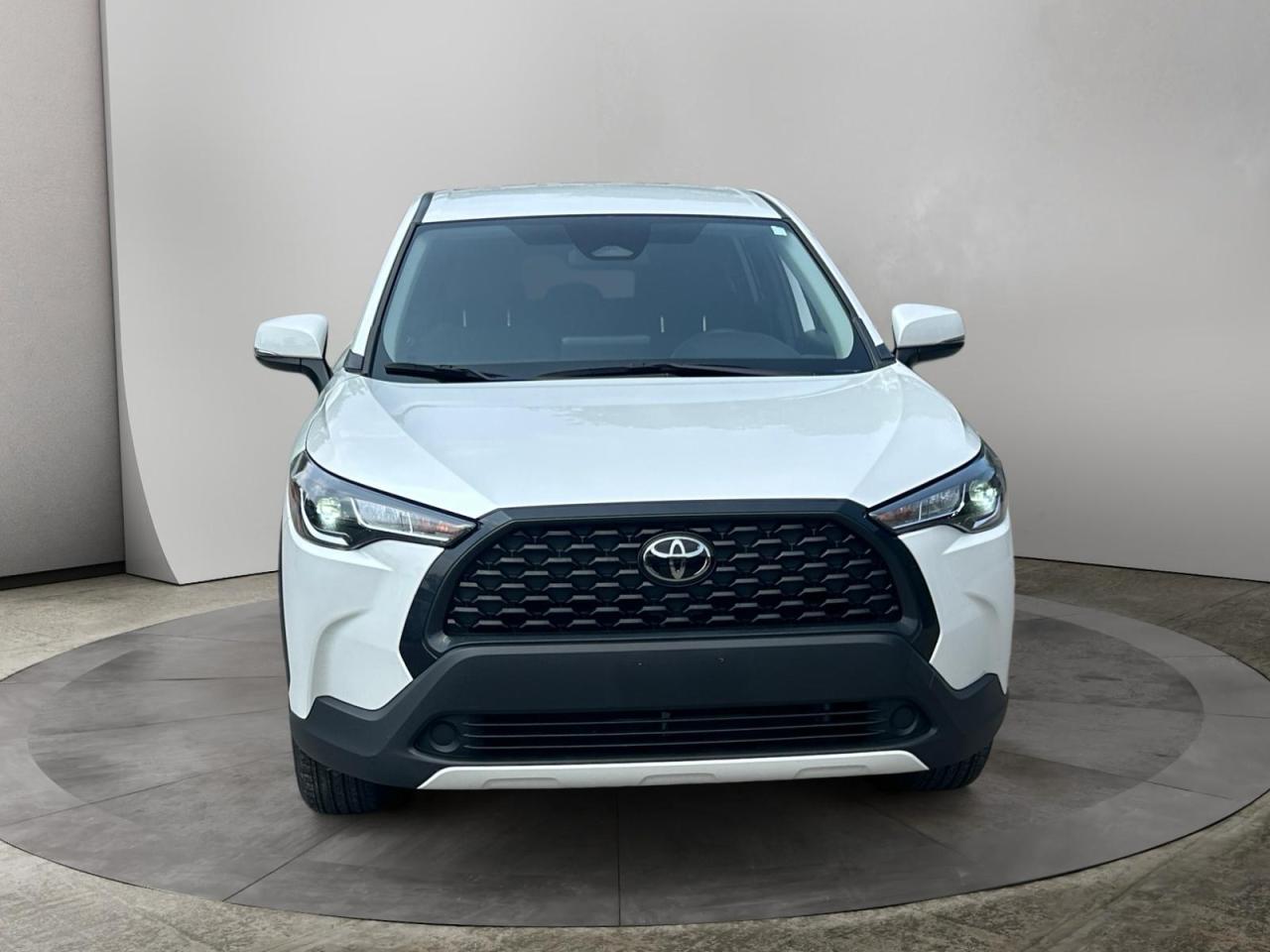 2023 Toyota Corolla Cross LE Photo
