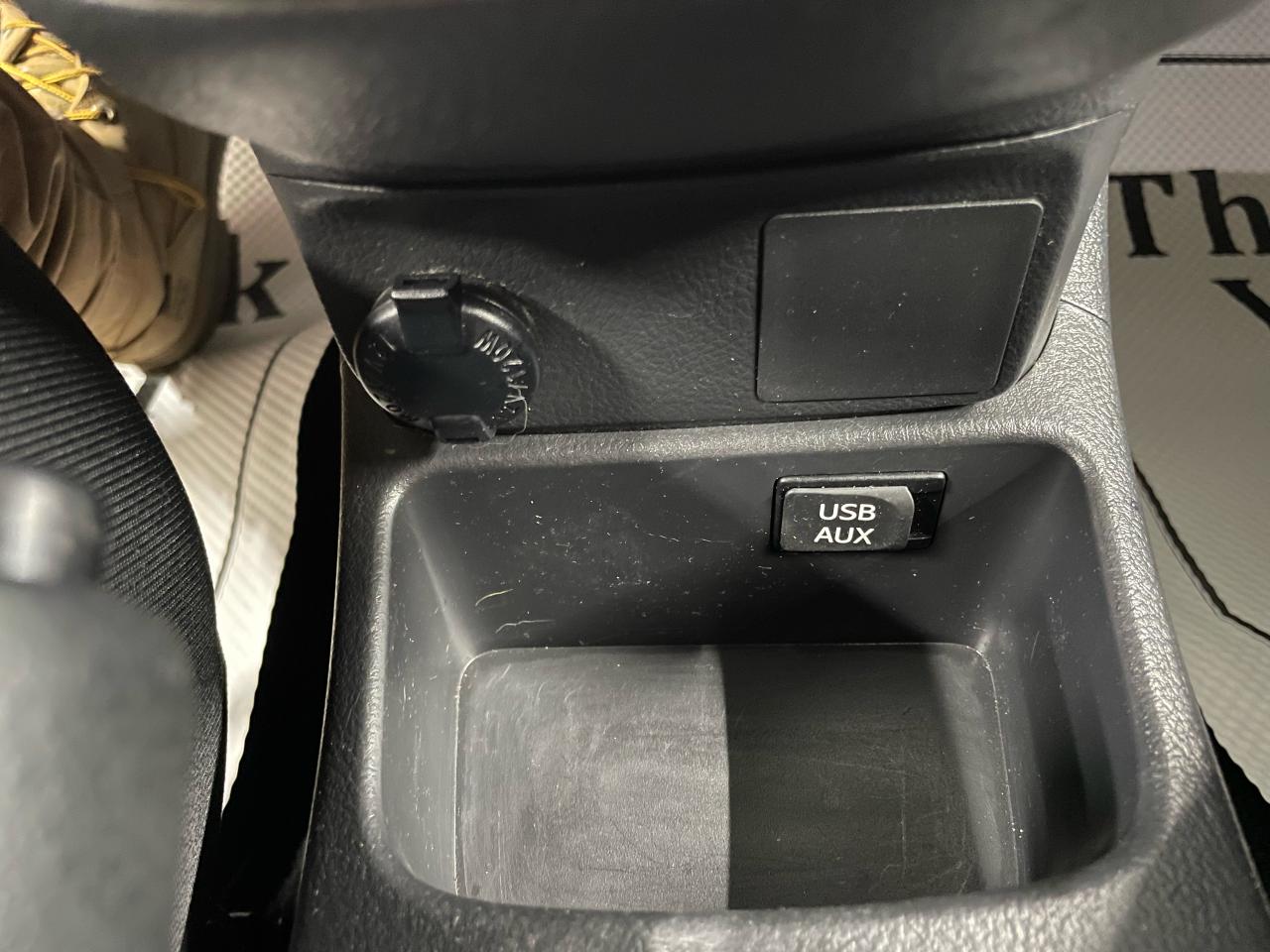 2014 Toyota Matrix S Photo10