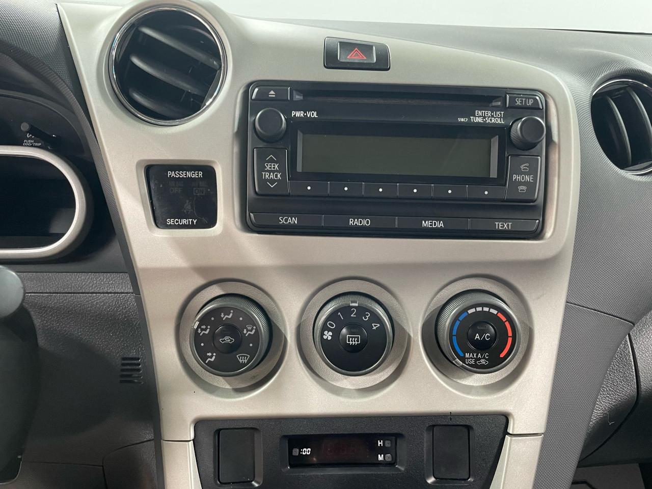 2014 Toyota Matrix S Photo9