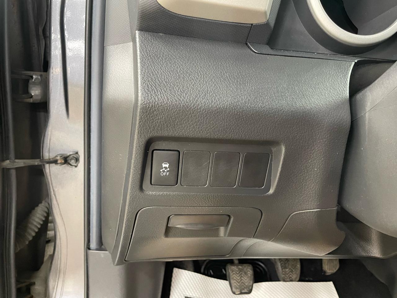 2014 Toyota Matrix S Photo15