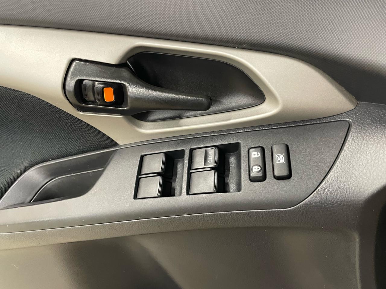 2014 Toyota Matrix S Photo16