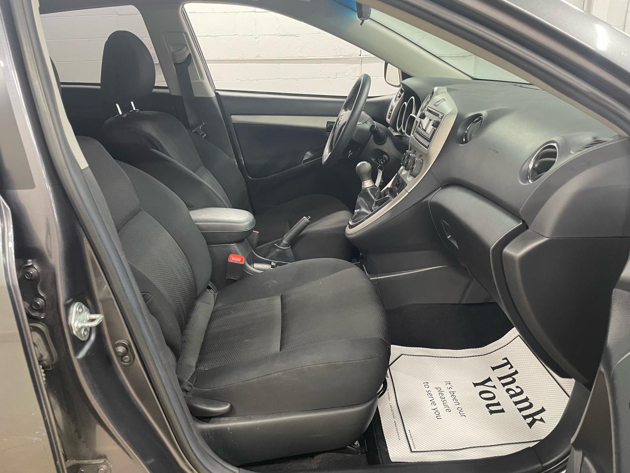 2014 Toyota Matrix S Photo14