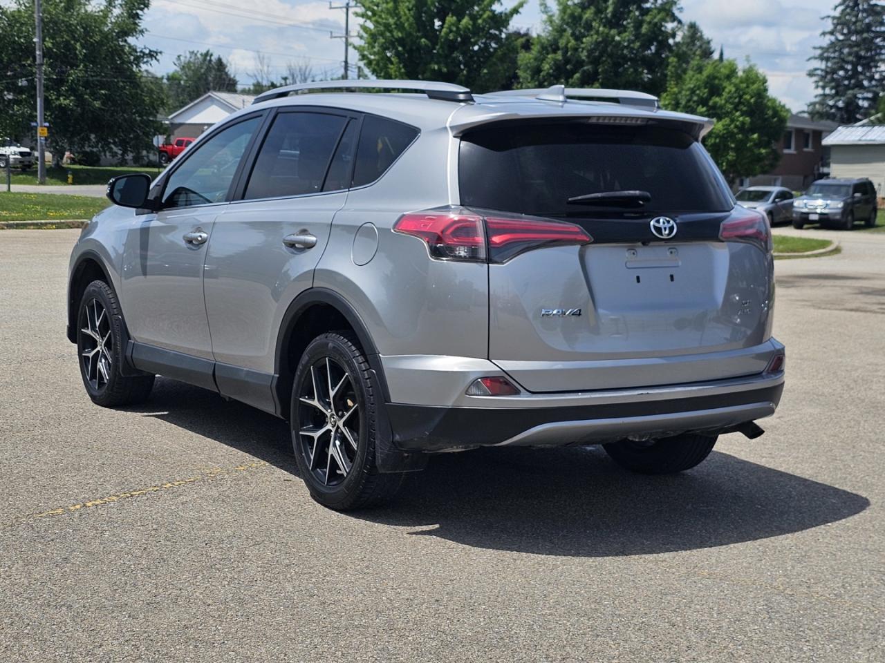 2018 Toyota RAV4 se - Photo #7