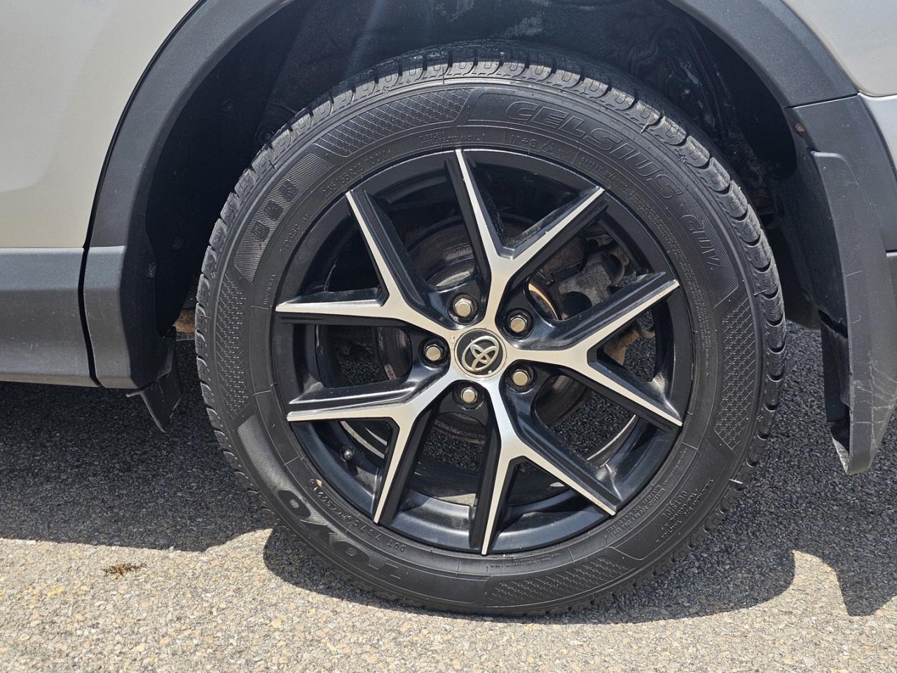 2018 Toyota RAV4 se - Photo #9