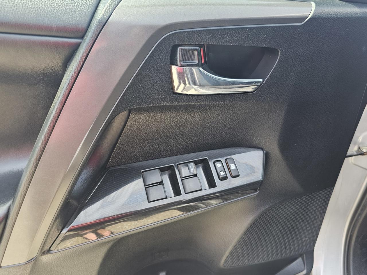2018 Toyota RAV4 se - Photo #11