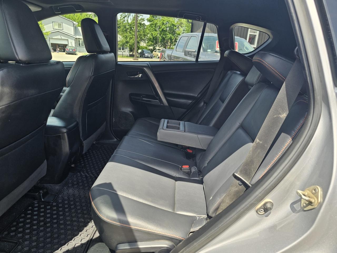 2018 Toyota RAV4 se - Photo #18