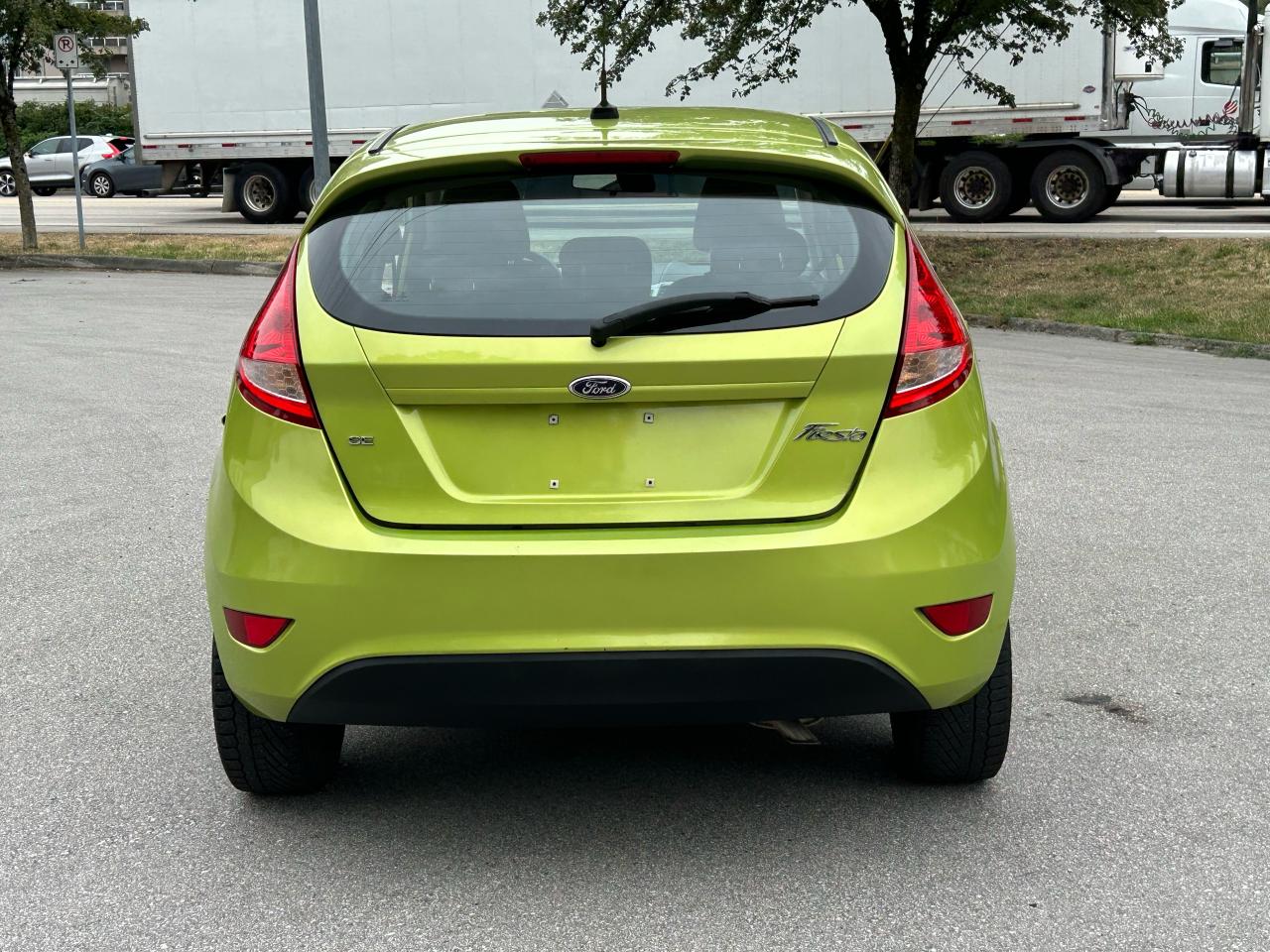 2013 Ford Fiesta SE - Photo #6
