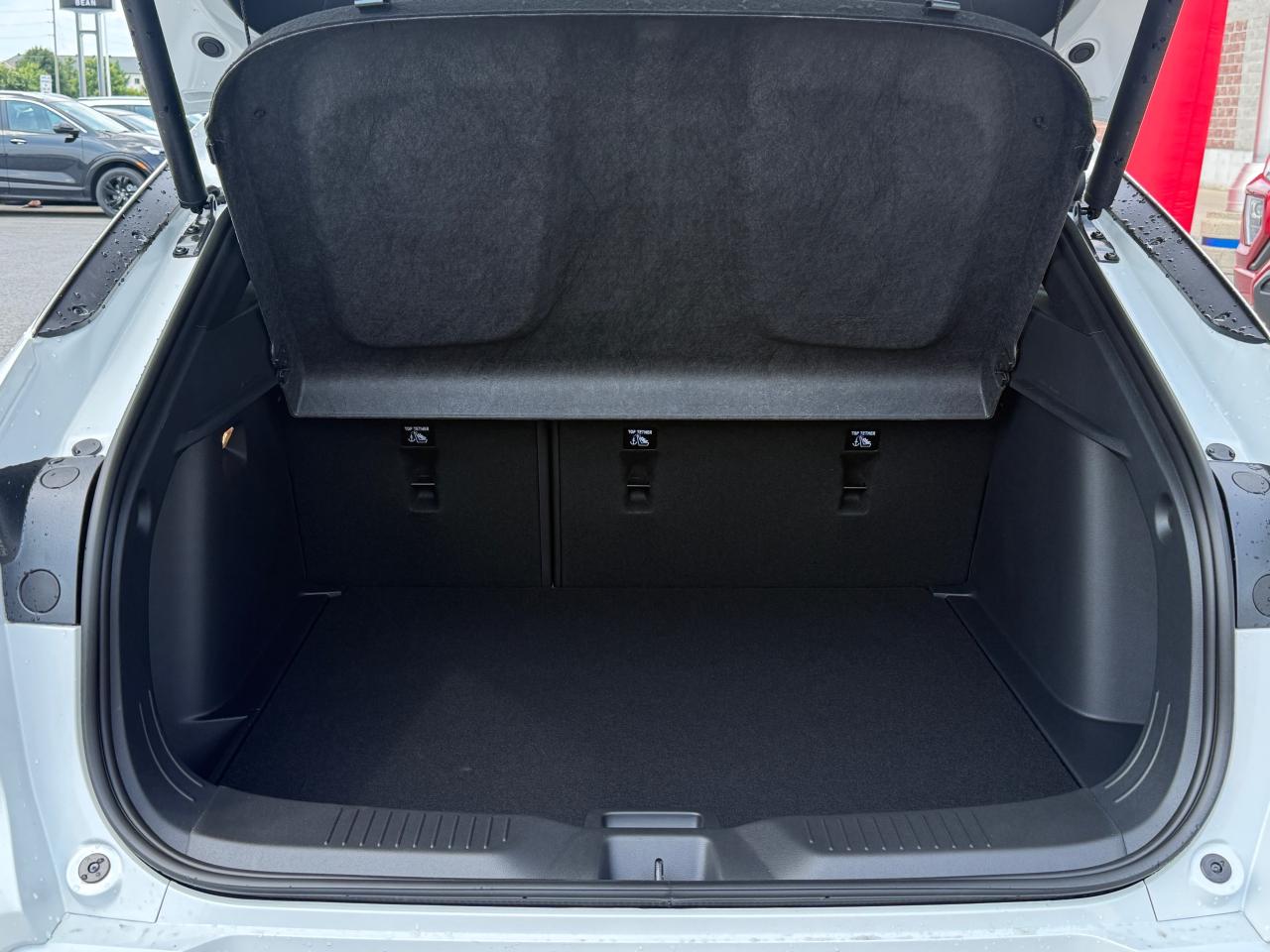 2025 Buick Envista Avenir 1.2L 3CYL WITH REMOTE START/ENTRY, HEATED SEATS, HEATED STEERING WHEEL, SUNROOF, POWER LIFTGATE, ANDROID AUTO AND APPLE CARPLAY Photo