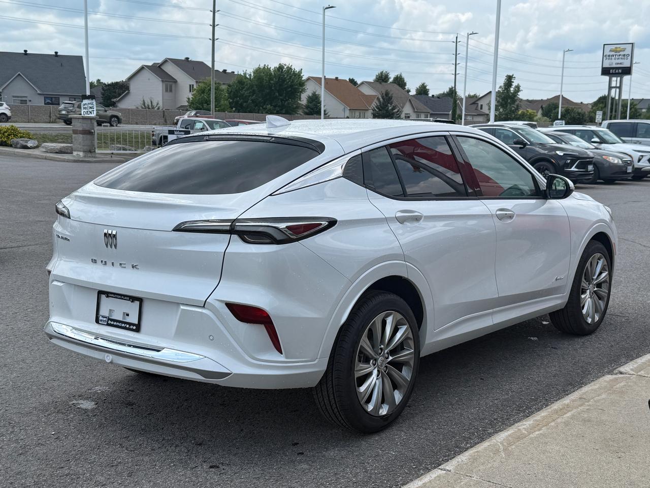 2025 Buick Envista Avenir 1.2L 3CYL WITH REMOTE START/ENTRY, HEATED SEATS, HEATED STEERING WHEEL, SUNROOF, POWER LIFTGATE, ANDROID AUTO AND APPLE CARPLAY Photo