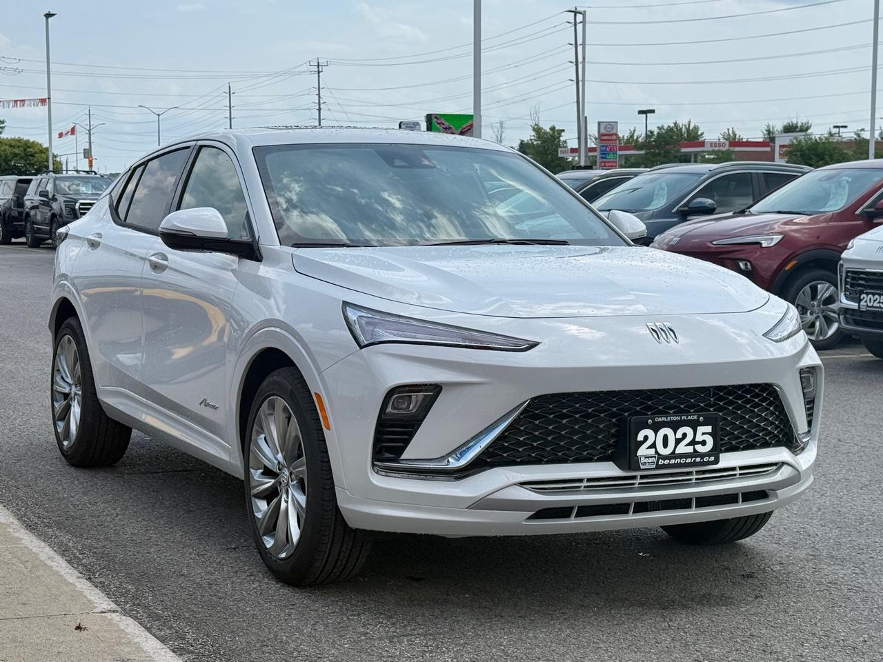 2025 Buick Envista Avenir 1.2L 3CYL WITH REMOTE START/ENTRY, HEATED SEATS, HEATED STEERING WHEEL, SUNROOF, POWER LIFTGATE, ANDROID AUTO AND APPLE CARPLAY Photo