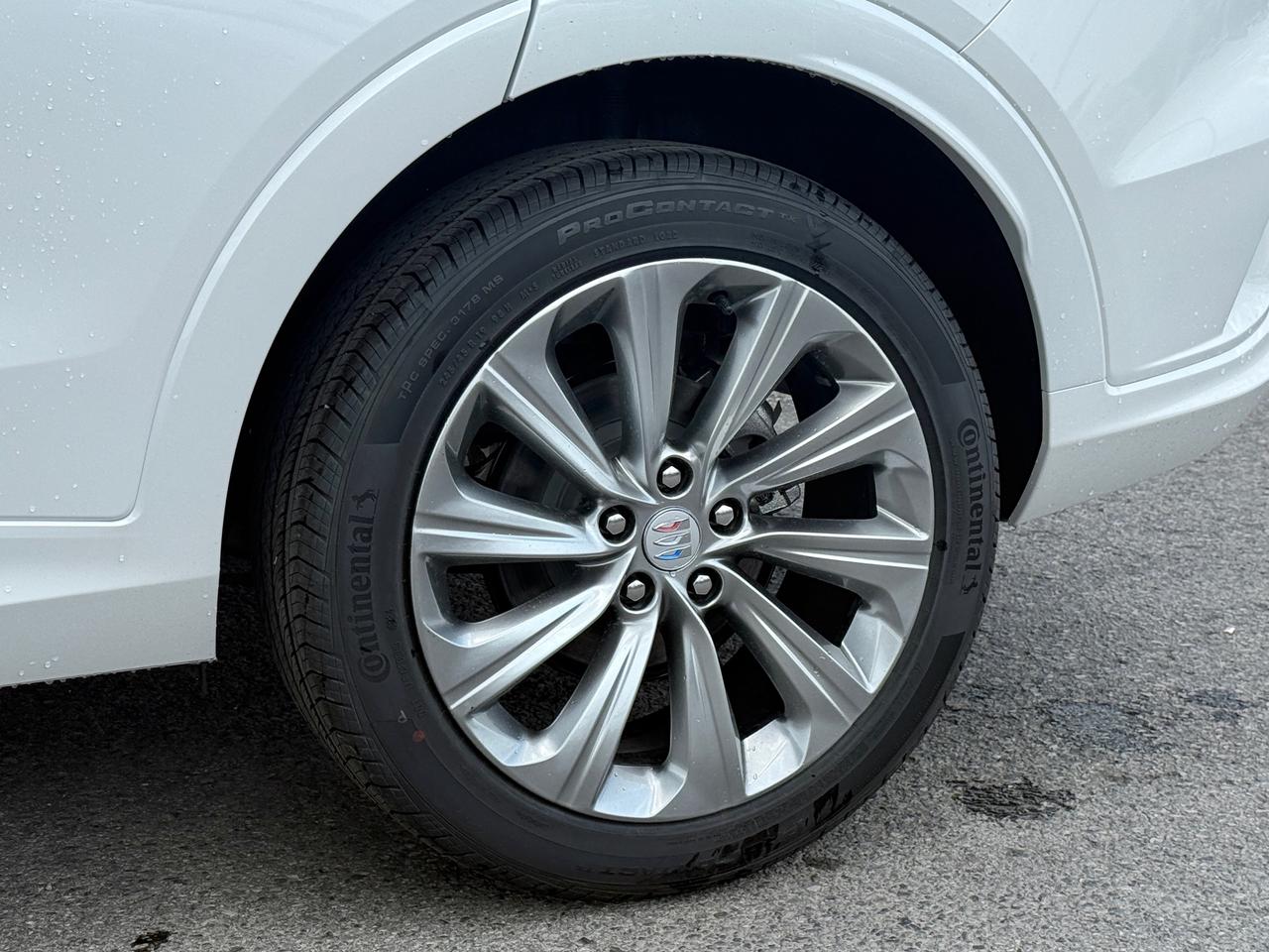 2025 Buick Envista Avenir 1.2L 3CYL WITH REMOTE START/ENTRY, HEATED SEATS, HEATED STEERING WHEEL, SUNROOF, POWER LIFTGATE, ANDROID AUTO AND APPLE CARPLAY Photo