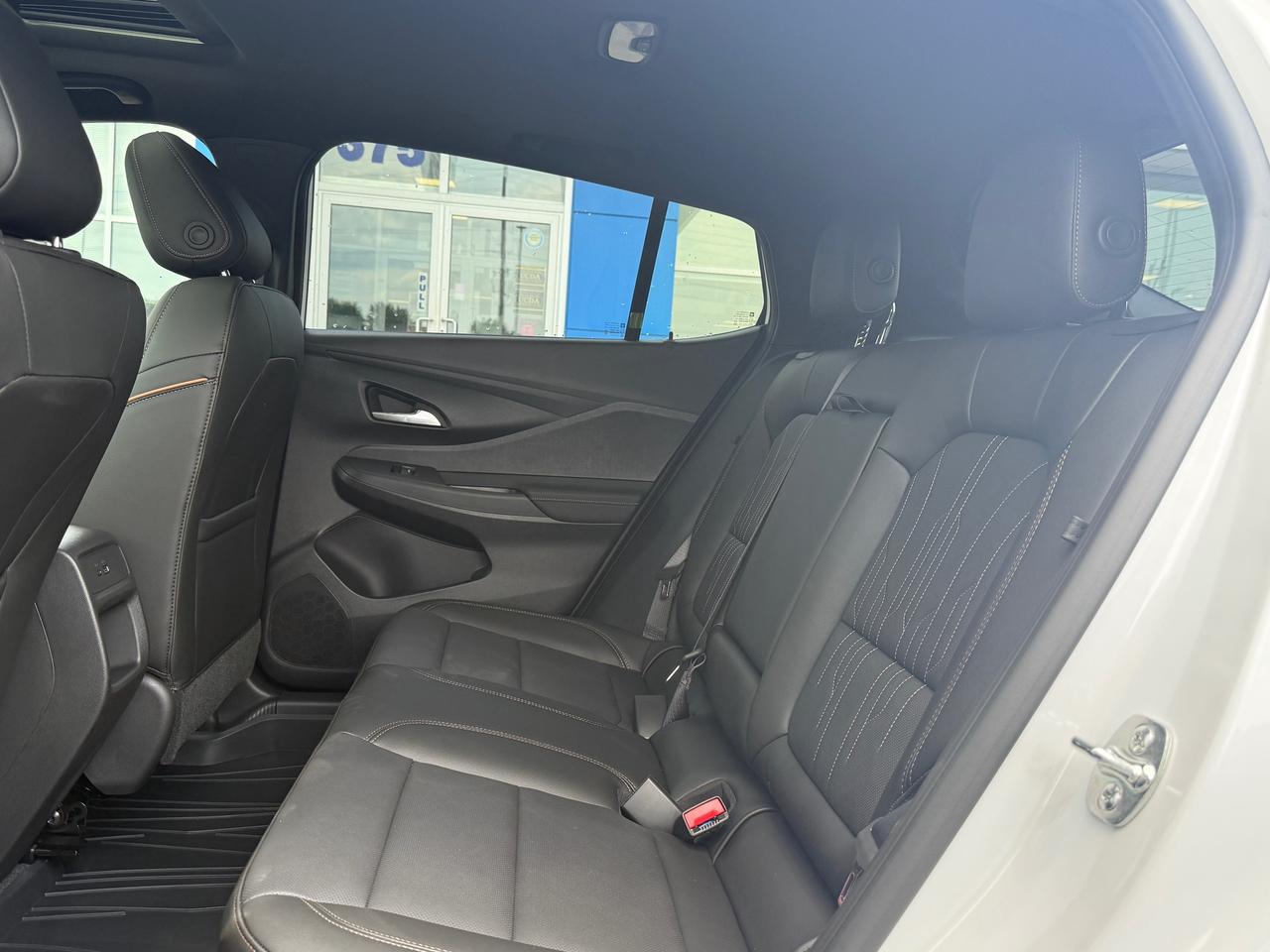 2025 Buick Envista Avenir 1.2L 3CYL WITH REMOTE START/ENTRY, HEATED SEATS, HEATED STEERING WHEEL, SUNROOF, POWER LIFTGATE, ANDROID AUTO AND APPLE CARPLAY Photo