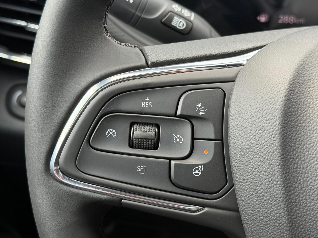 2025 Buick Envista Avenir 1.2L 3CYL WITH REMOTE START/ENTRY, HEATED SEATS, HEATED STEERING WHEEL, SUNROOF, POWER LIFTGATE, ANDROID AUTO AND APPLE CARPLAY Photo