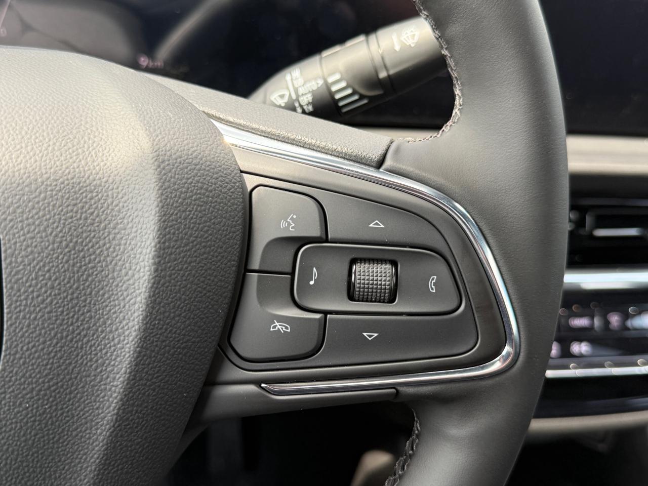 2025 Buick Envista Avenir 1.2L 3CYL WITH REMOTE START/ENTRY, HEATED SEATS, HEATED STEERING WHEEL, SUNROOF, POWER LIFTGATE, ANDROID AUTO AND APPLE CARPLAY Photo