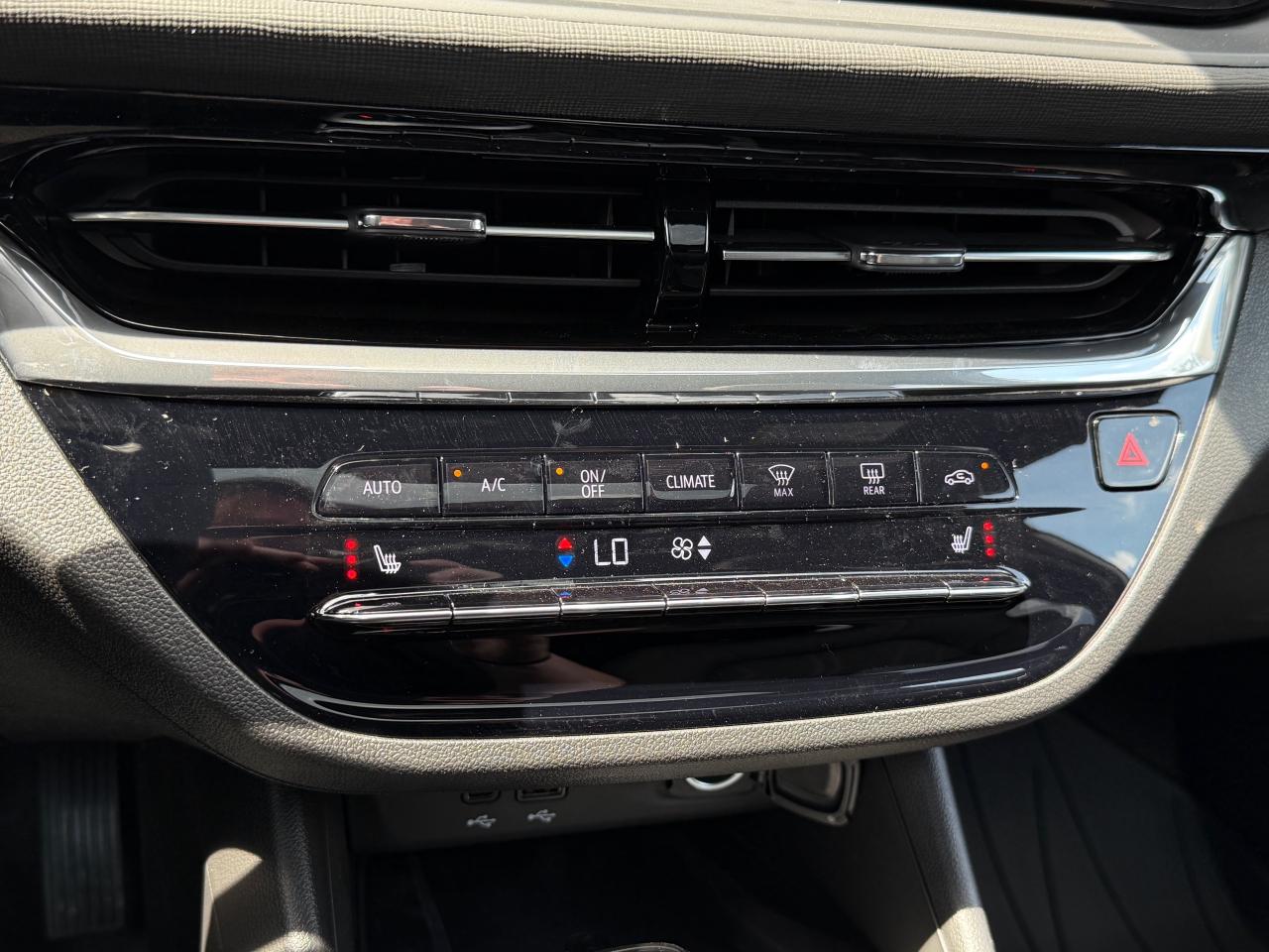 2025 Buick Envista Avenir 1.2L 3CYL WITH REMOTE START/ENTRY, HEATED SEATS, HEATED STEERING WHEEL, SUNROOF, POWER LIFTGATE, ANDROID AUTO AND APPLE CARPLAY Photo