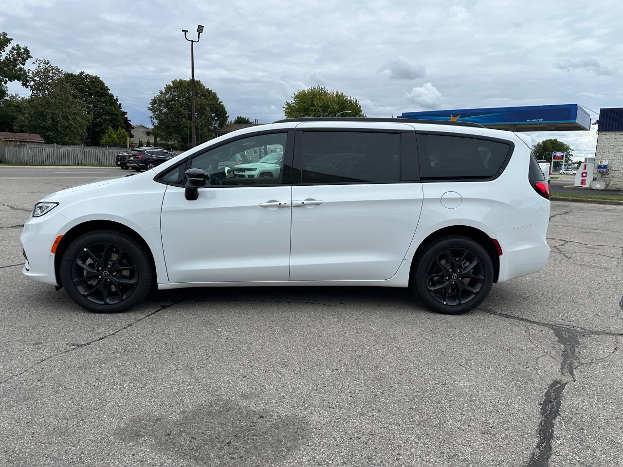 2026 Chrysler Pacifica Limited Photo