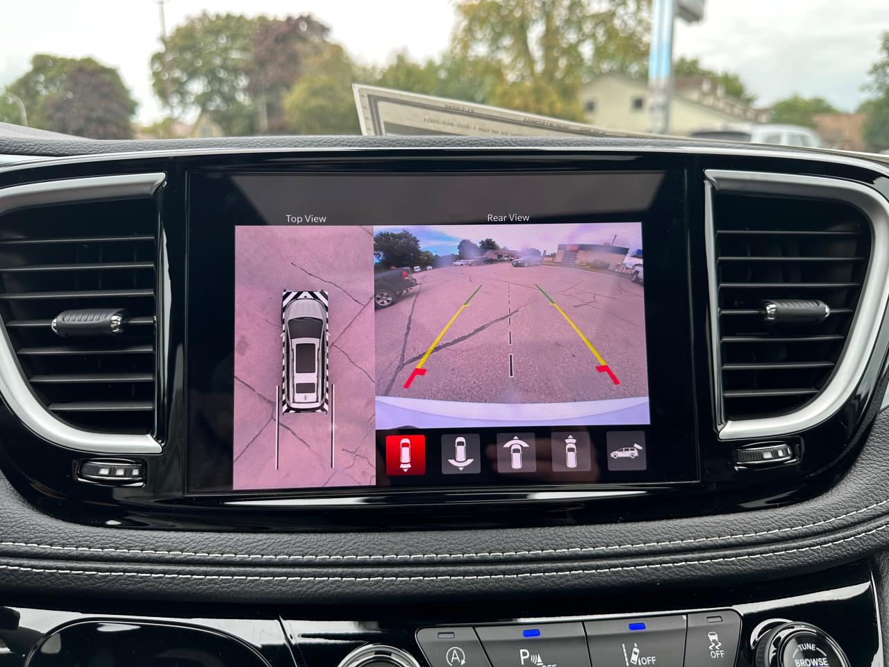 2026 Chrysler Pacifica Limited Photo