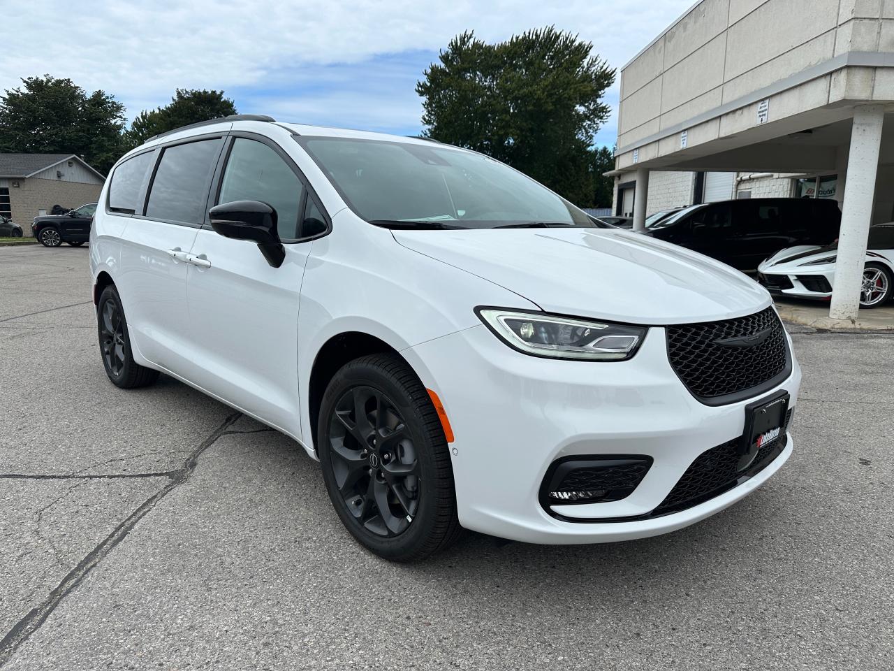 New 2026 Chrysler Pacifica Limited for sale in Goderich, ON