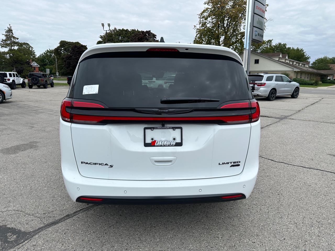 2026 Chrysler Pacifica Limited Photo