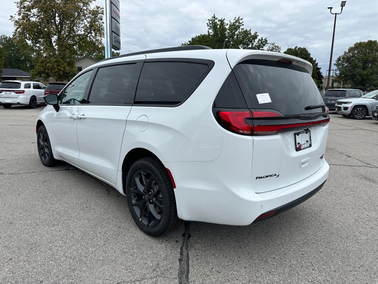 2026 Chrysler Pacifica Limited Photo