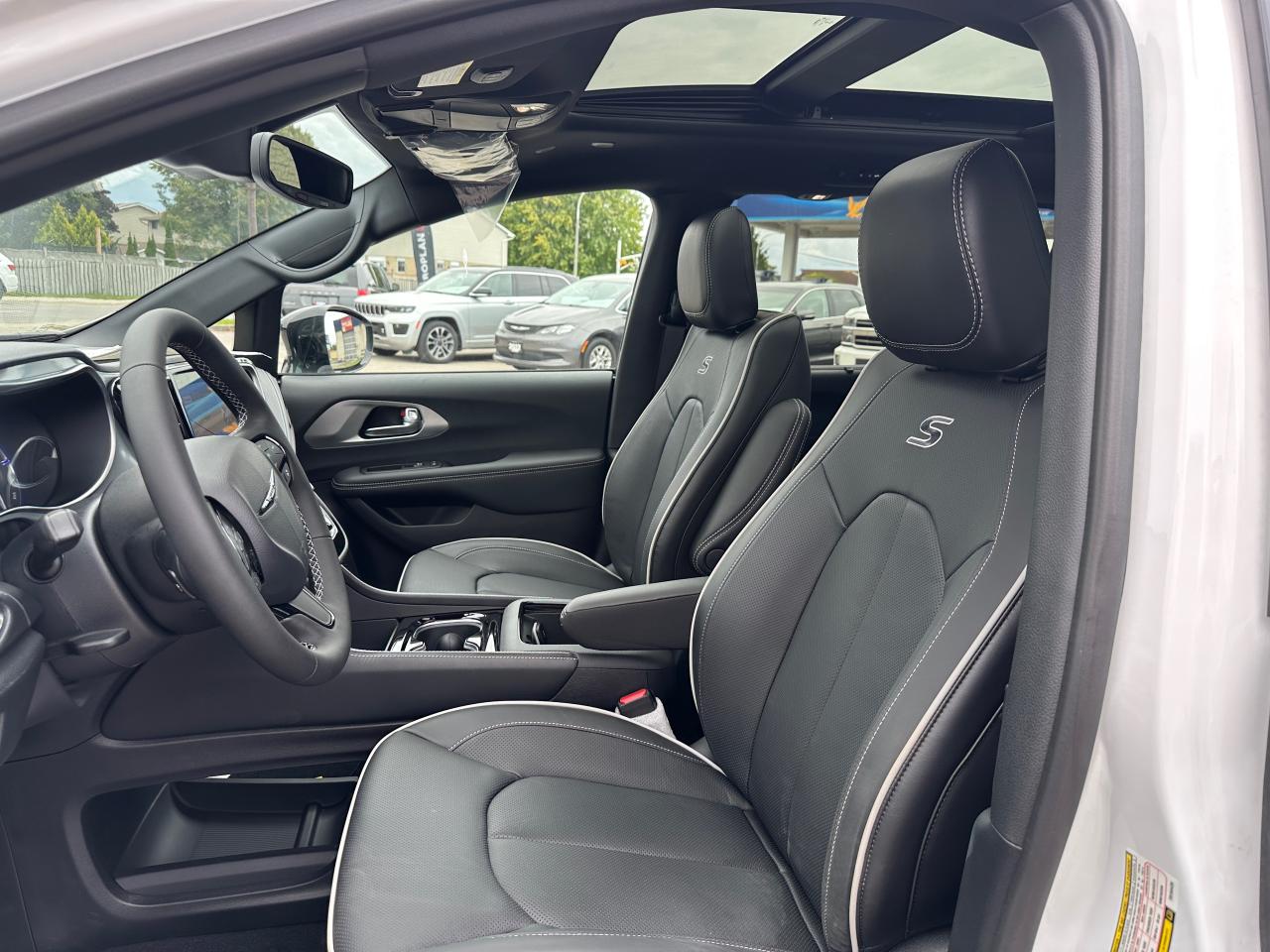 2026 Chrysler Pacifica Limited Photo