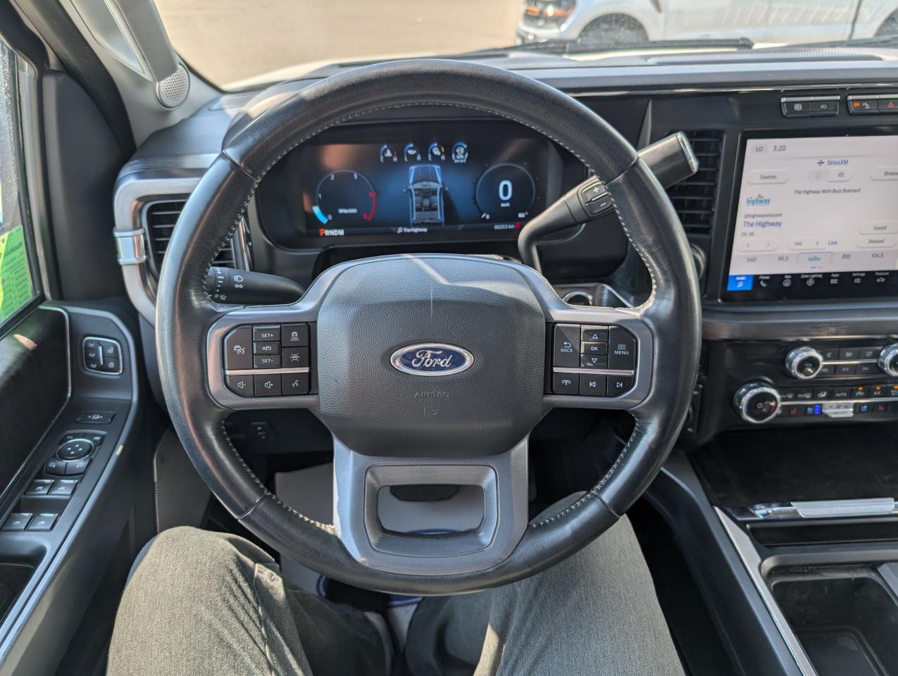 2023 Ford F-250 Super Duty SRW Lariat Photo5