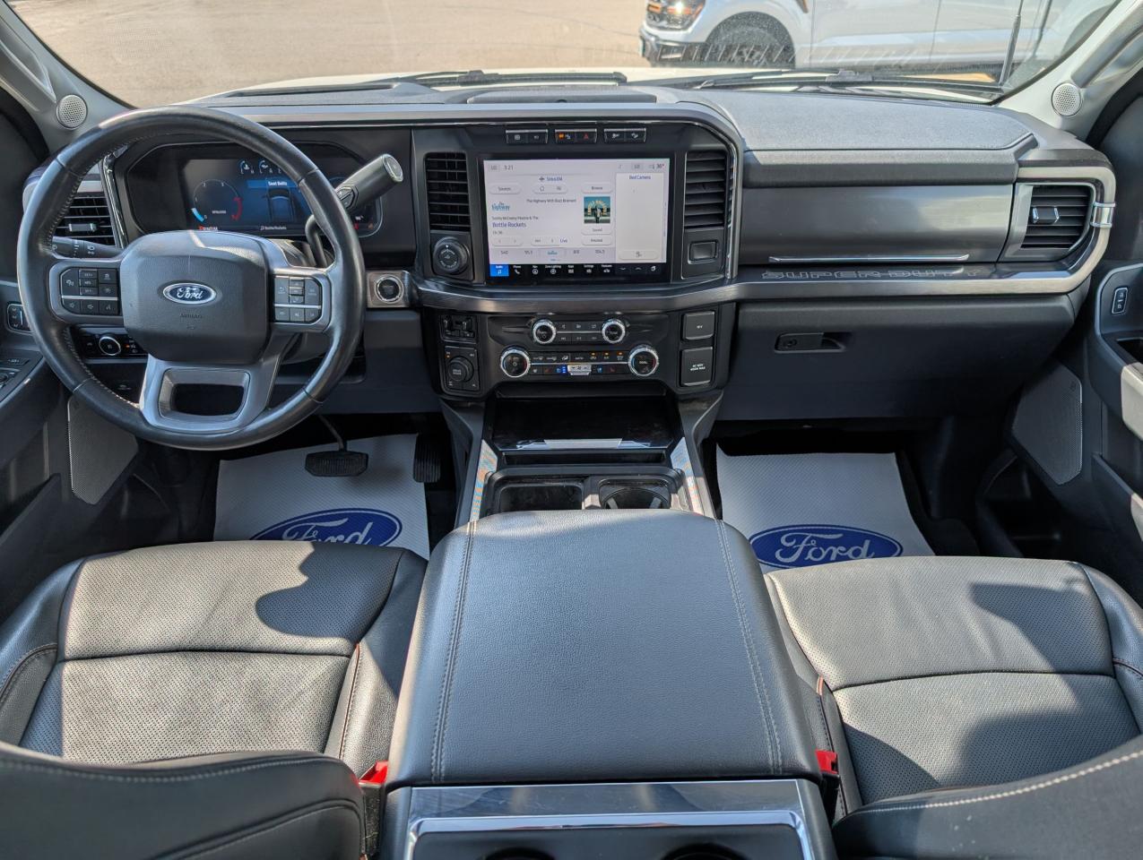 2023 Ford F-250 Super Duty SRW Lariat Photo5