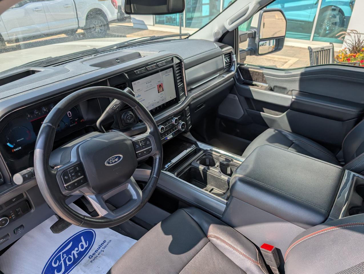 2023 Ford F-250 Super Duty SRW Lariat Photo5