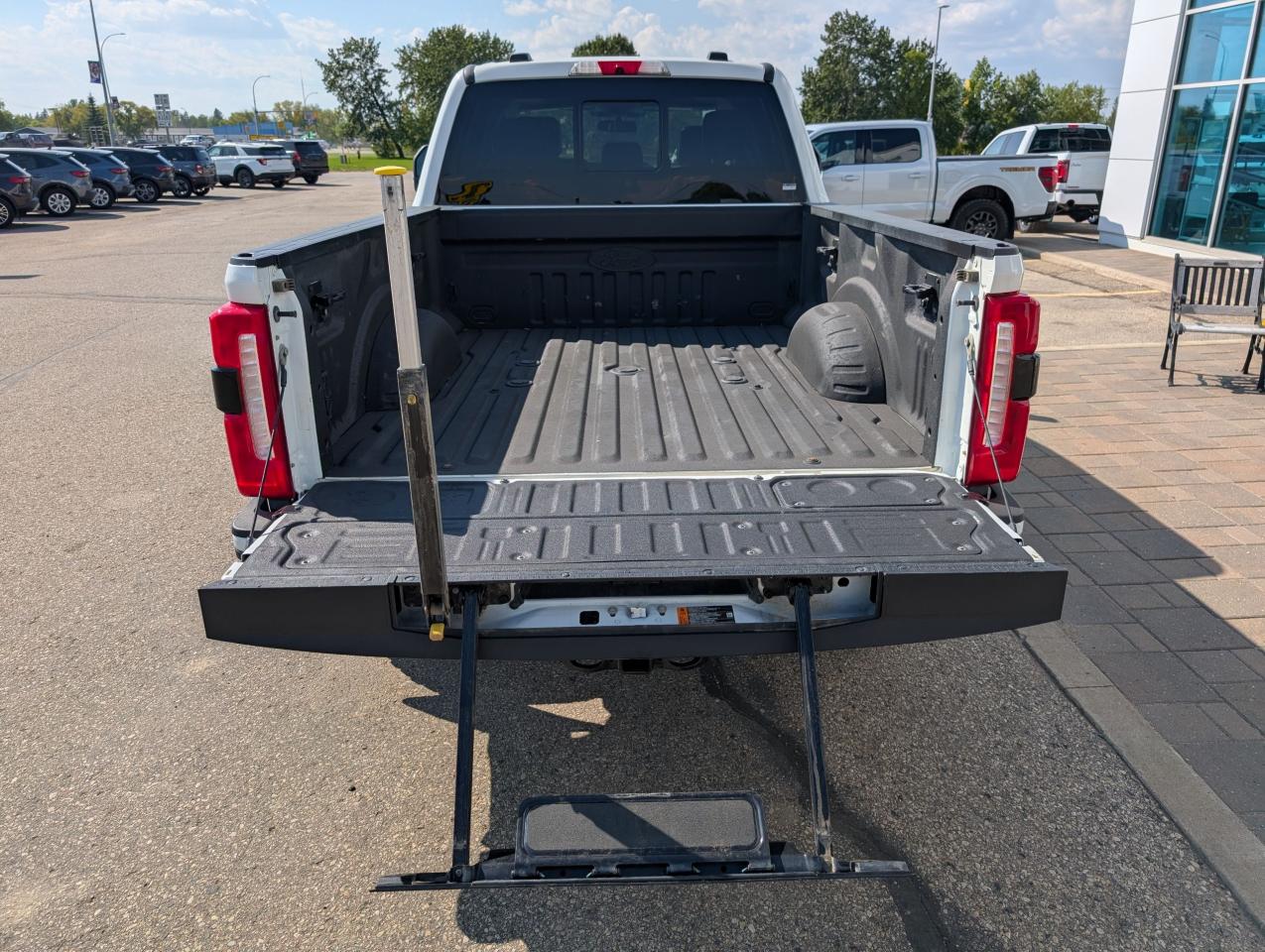 2023 Ford F-250 Super Duty SRW Lariat Photo5