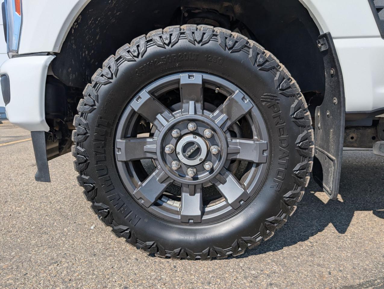 2023 Ford F-250 Super Duty SRW Lariat Photo5
