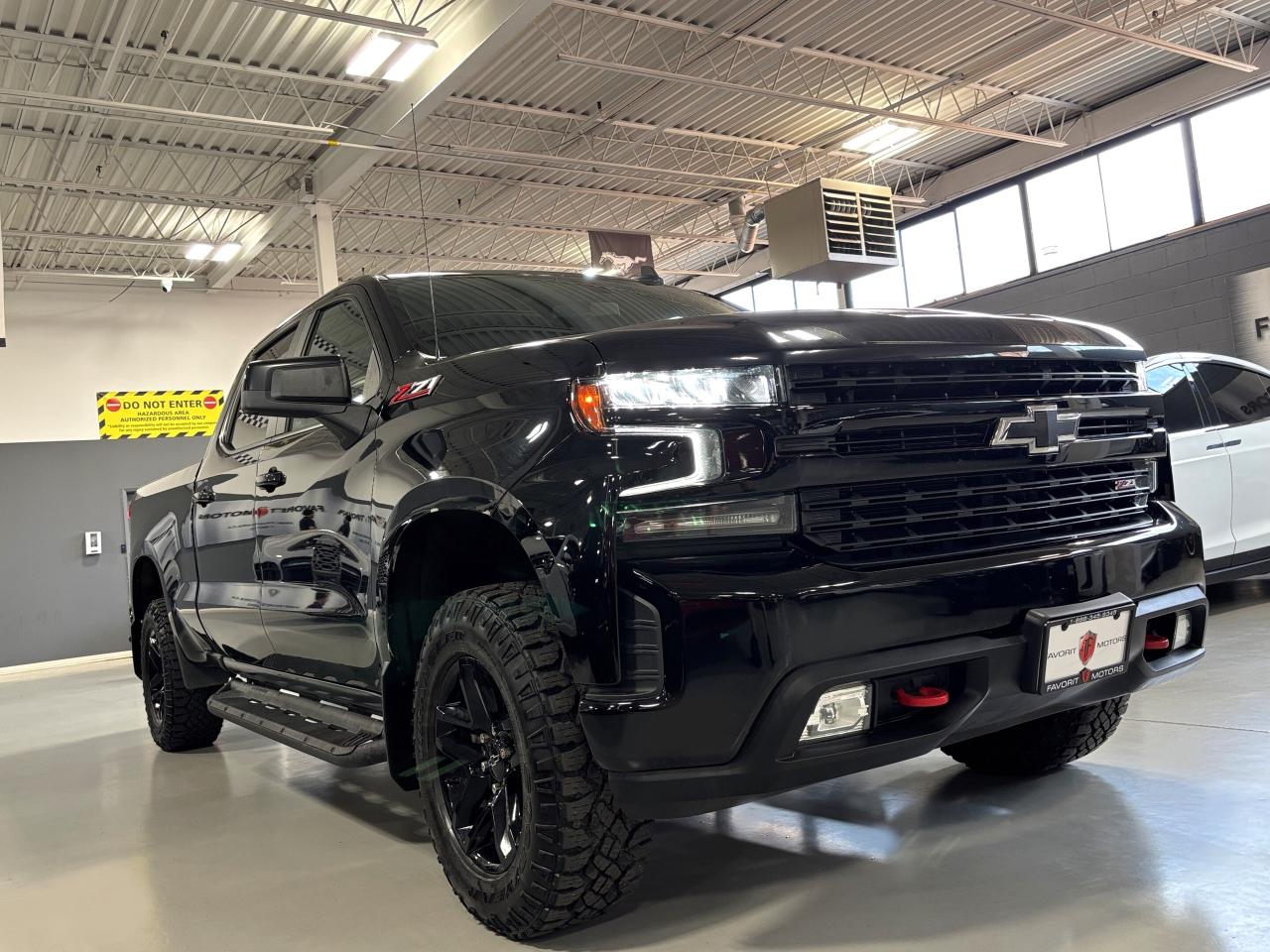 2019 Chevrolet Silverado 1500 Z71 TrailBoss|4WD|CREW|LONGBED|LEATHER|BOSE|WOOD - Photo #2