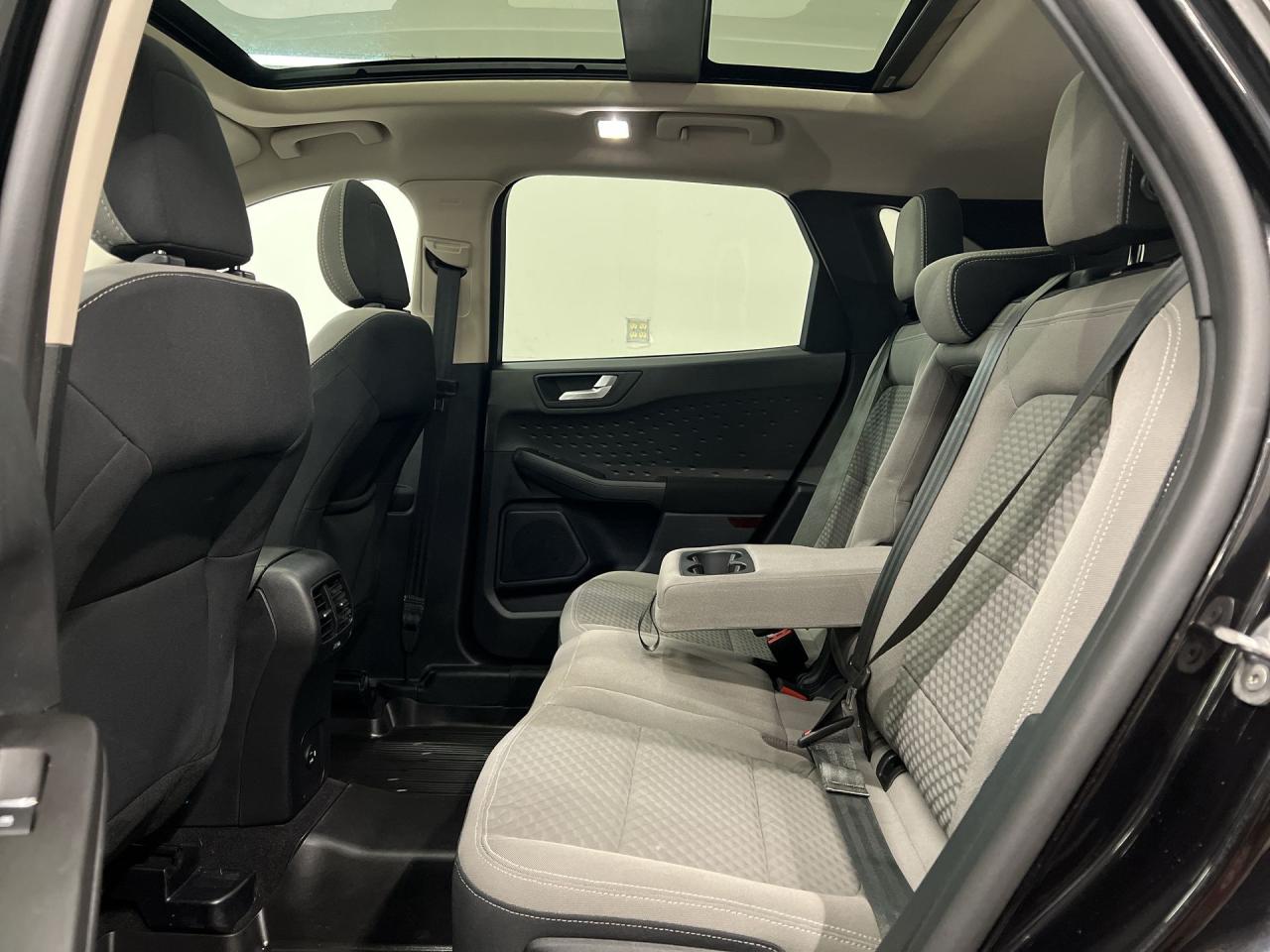 2020 Ford Escape SE AWD| HTD SEATS| CARPLAY| NAV| REAR CAM Photo