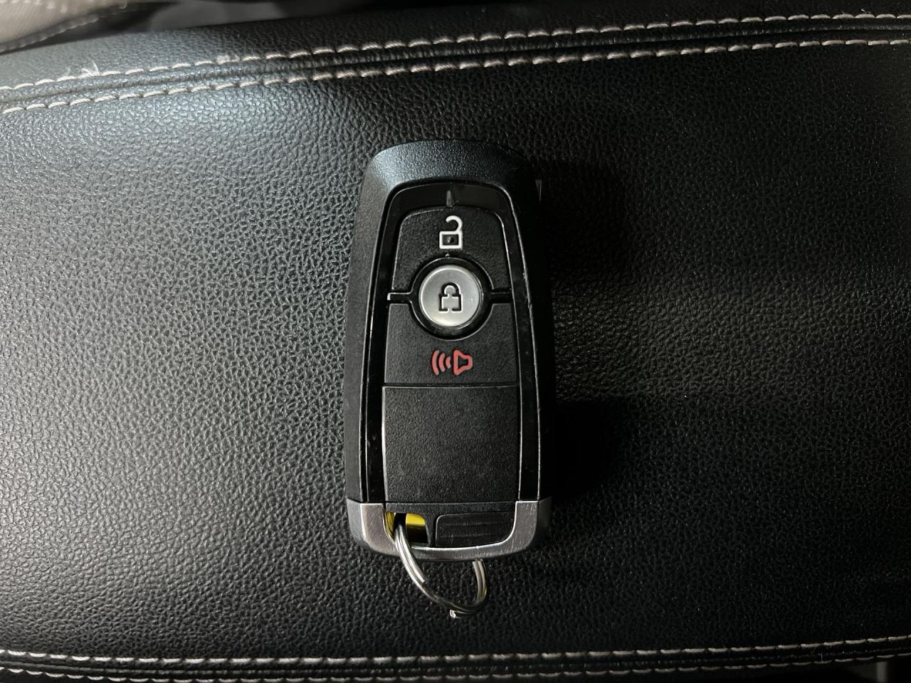 2020 Ford Escape SE AWD| HTD SEATS| CARPLAY| NAV| REAR CAM Photo