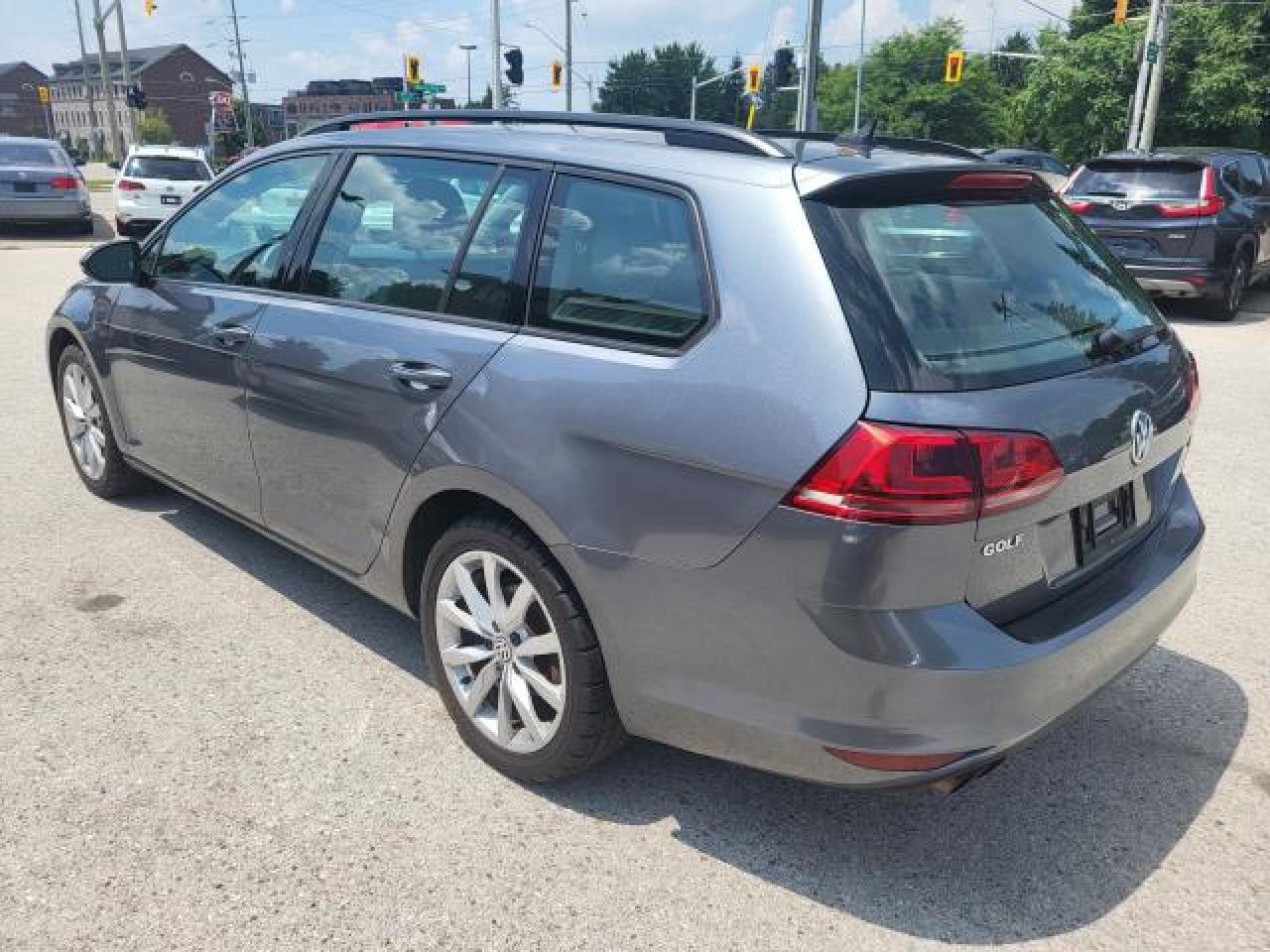 2017 Volkswagen Golf Sportwagen Trendline Photo5