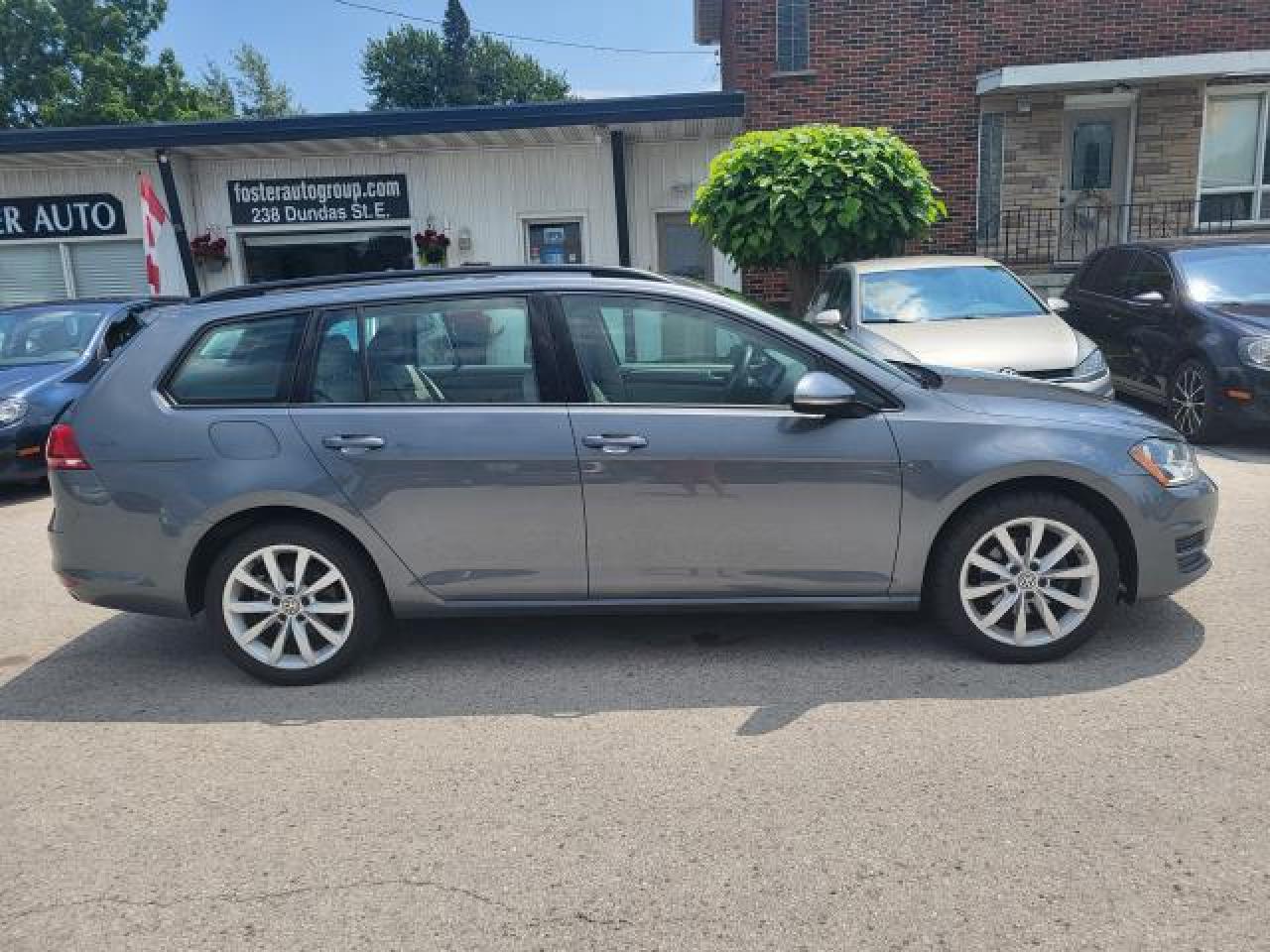 2017 Volkswagen Golf Sportwagen Trendline Photo2