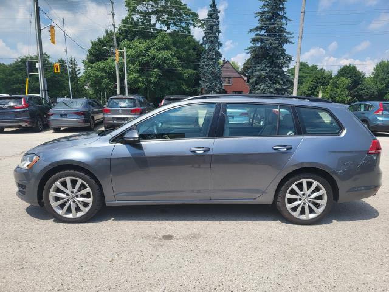 2017 Volkswagen Golf Sportwagen Trendline Photo6