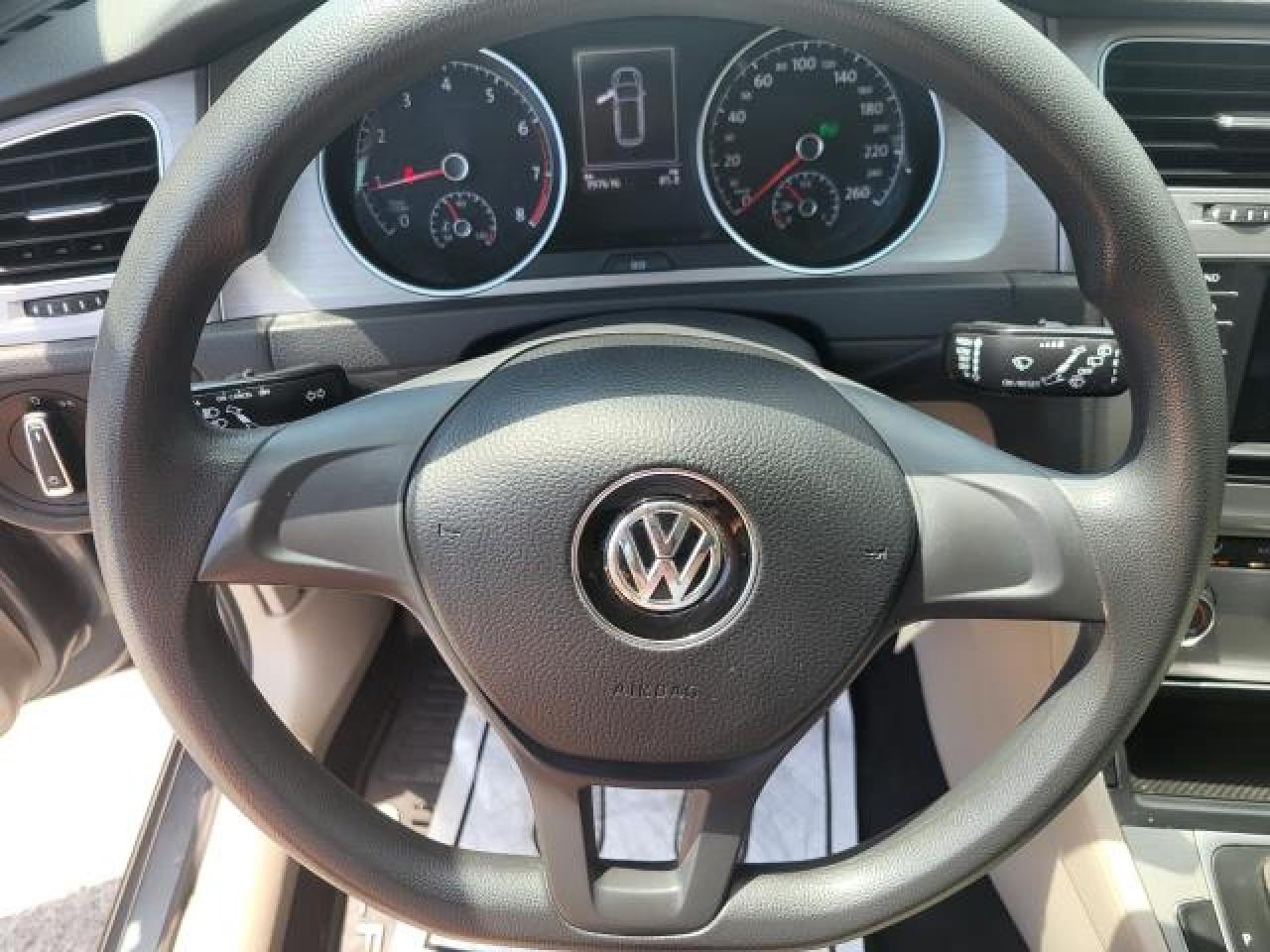2017 Volkswagen Golf Sportwagen Trendline Photo10